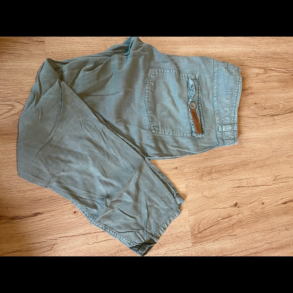 Capri billabong pants